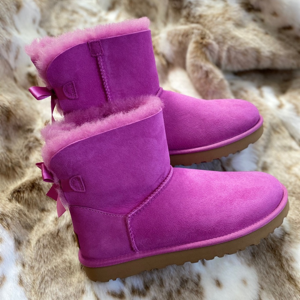 UGG BAILEY BOW MINI Size 8
